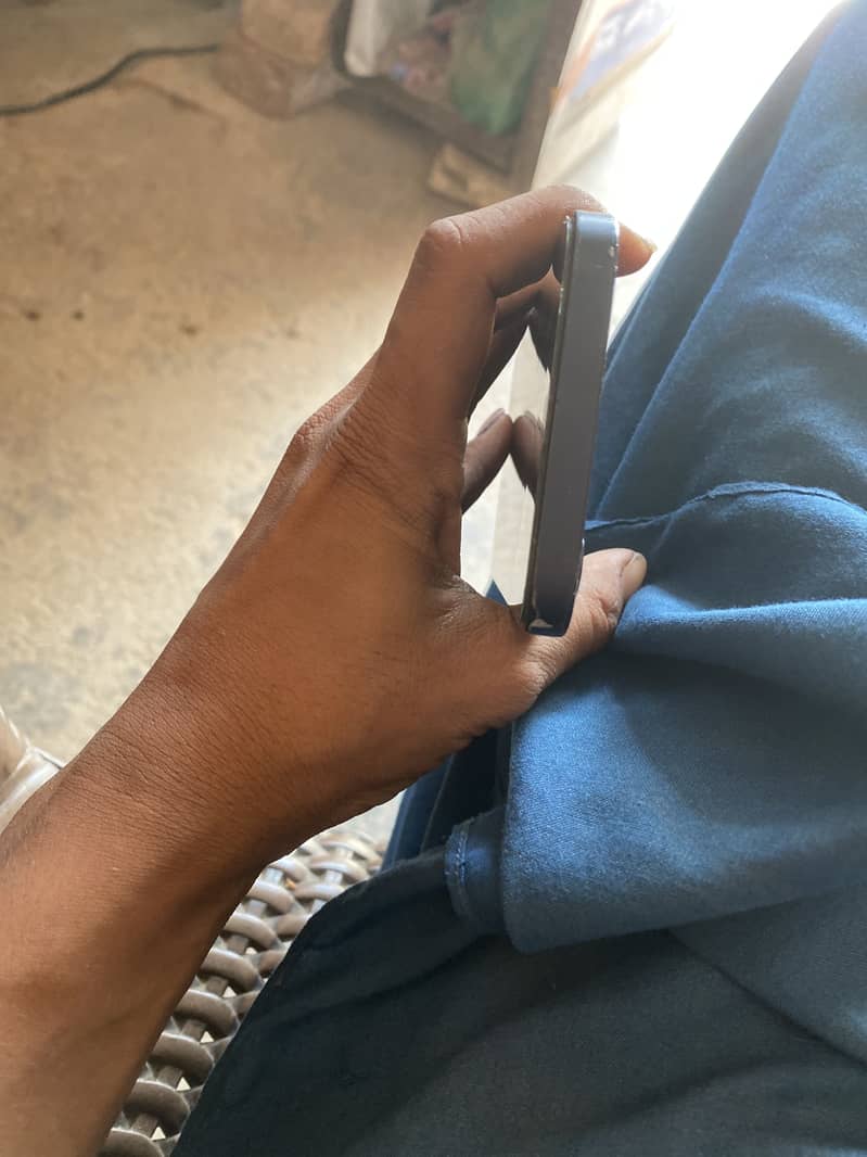 Apple iPhone 12 6