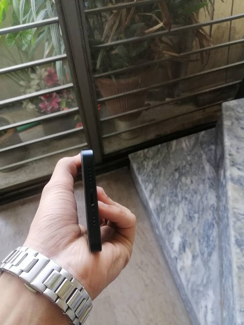 Apple iPhone 14 3