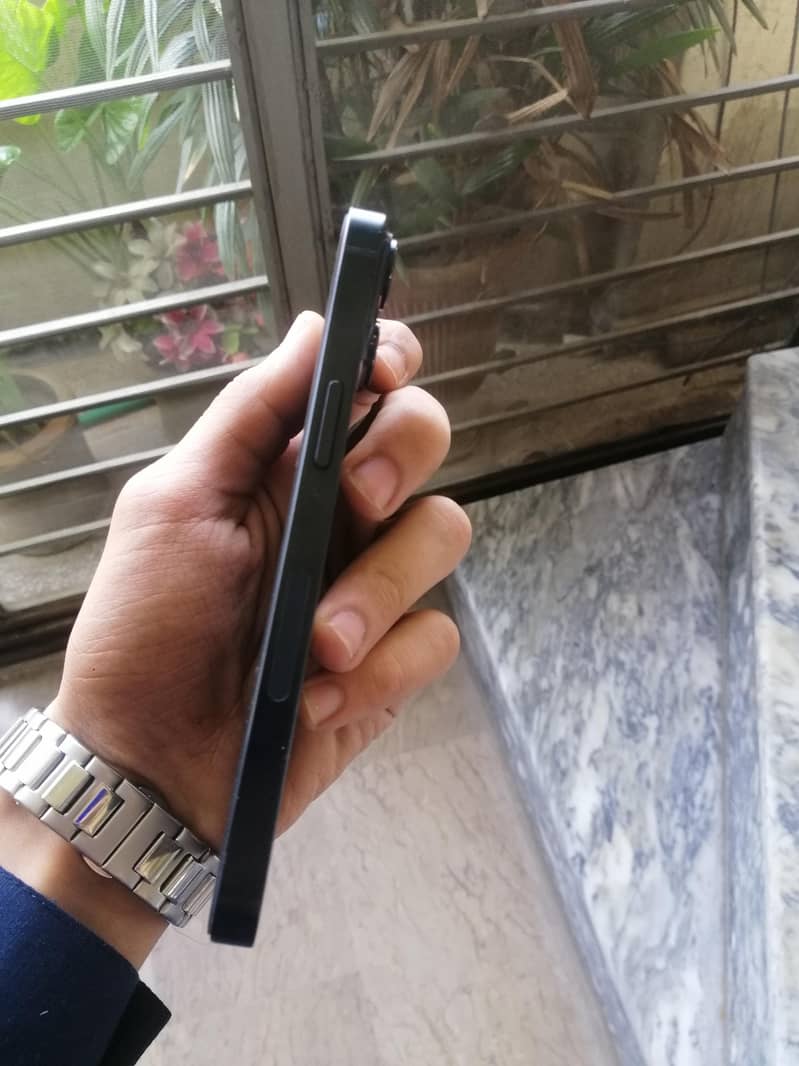 Apple iPhone 14 4