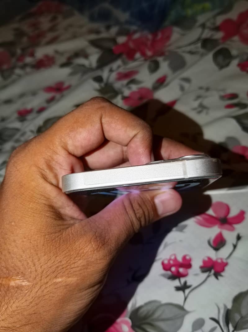 Apple iPhone 13 3