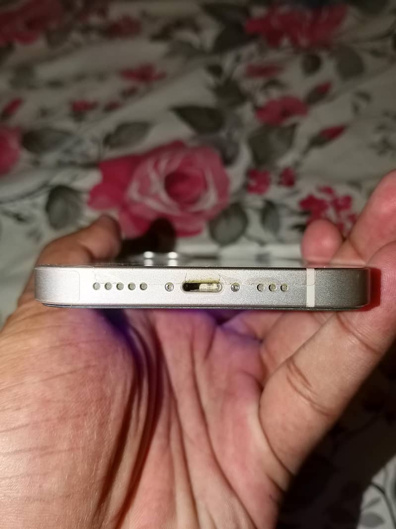 Apple iPhone 13 4