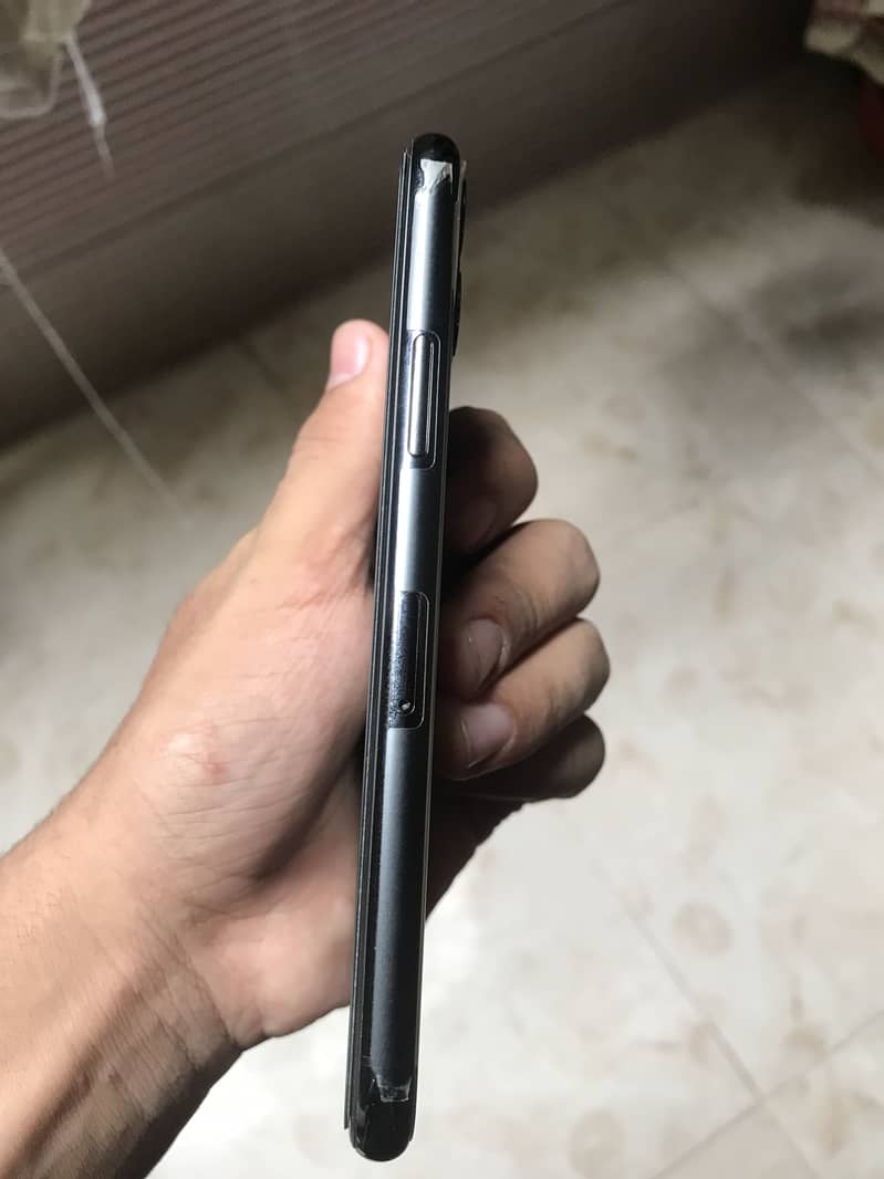 Apple iPhone 11 Pro 2