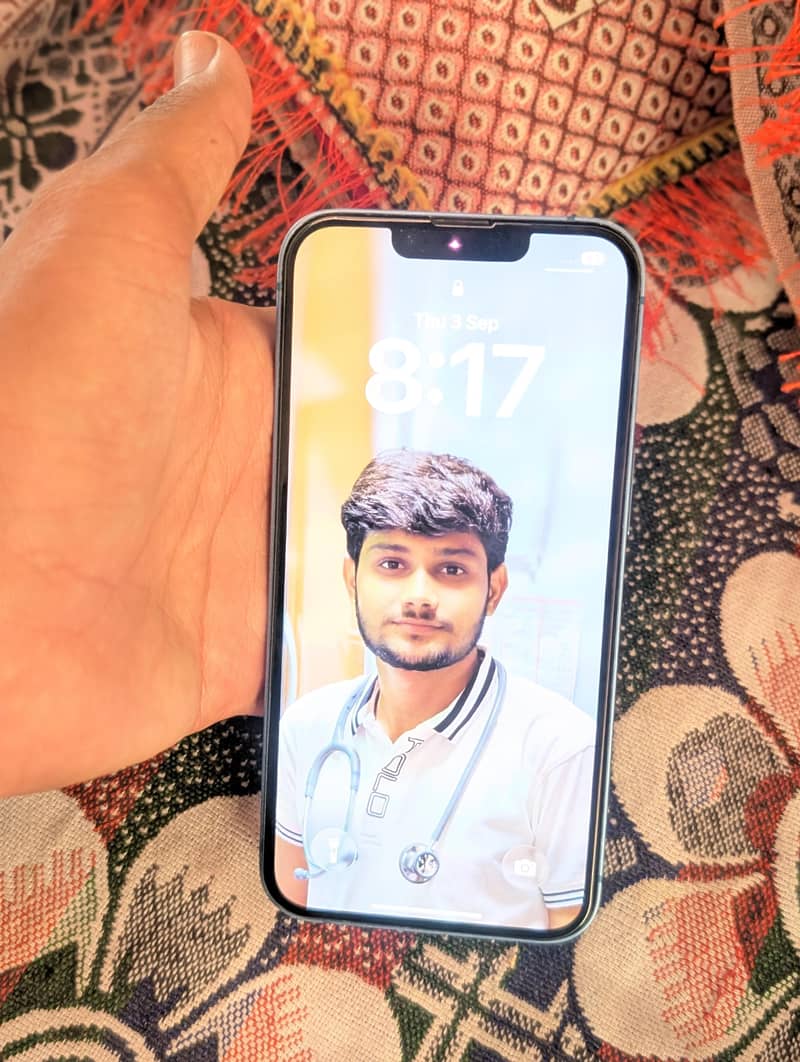 Apple iPhone 13 0