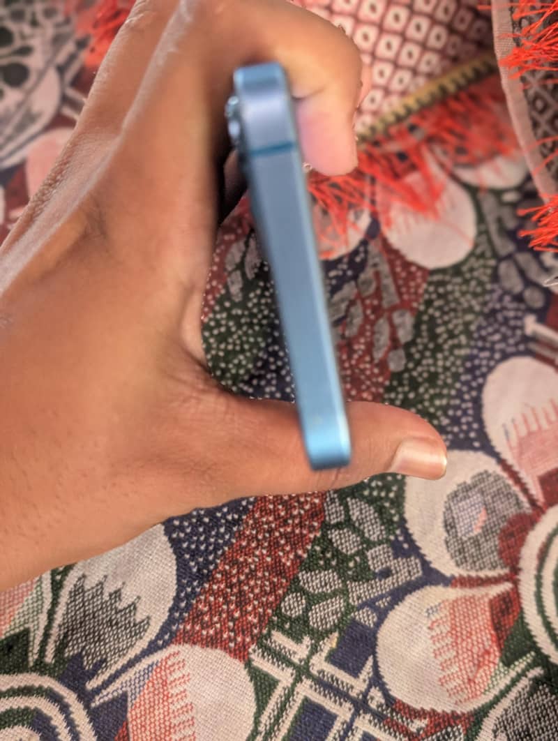 Apple iPhone 13 2