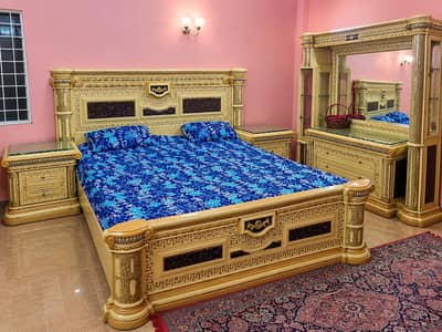 Luxury King Bedroom Set – Repair Needed