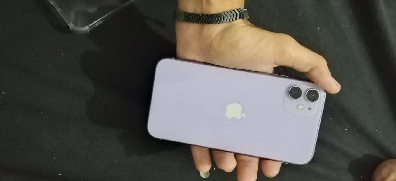 Apple iPhone 11 3