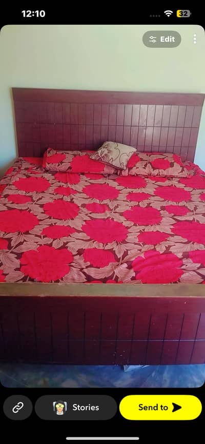 Wooden bed Available for urgent sale
