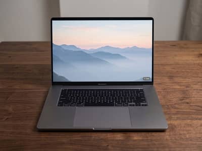MacBook pro core i7 16 inch 32/1Tb 2019 model