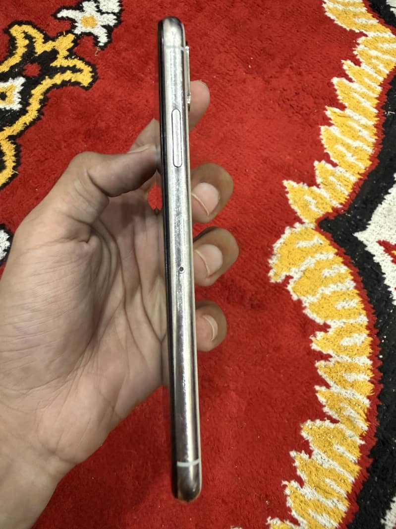 Apple iPhone XS 3