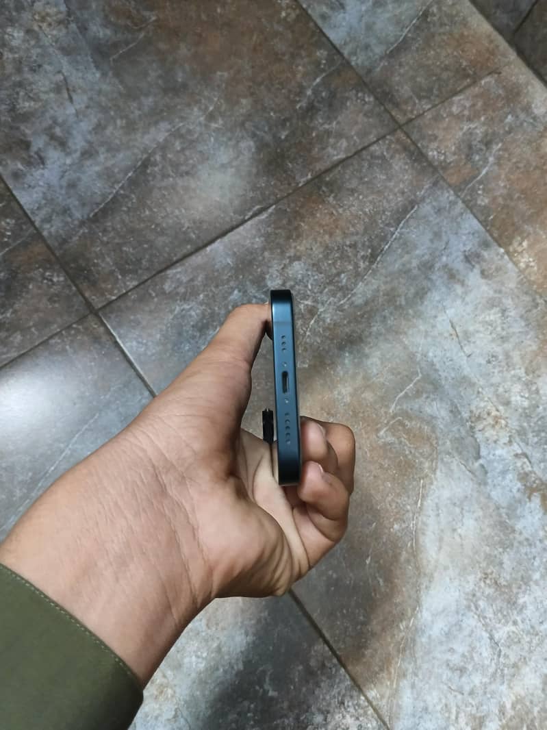 Apple iPhone 13 3