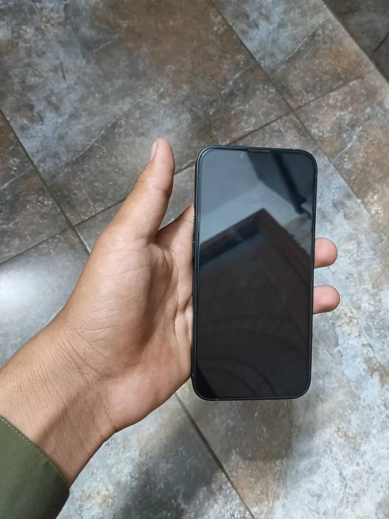 Apple iPhone 13 4