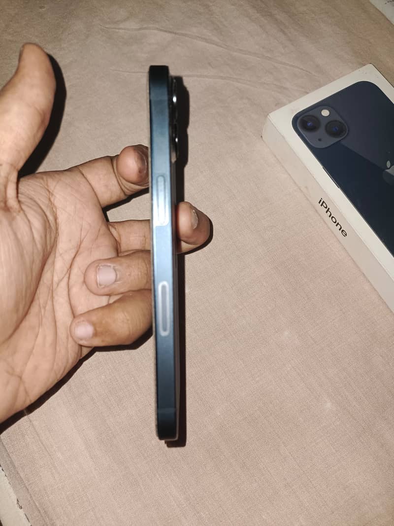 Apple iPhone 13 2