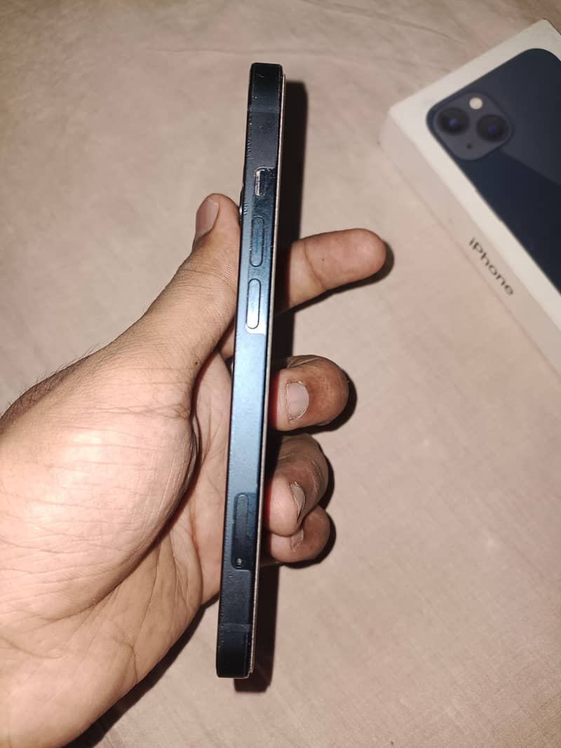 Apple iPhone 13 3