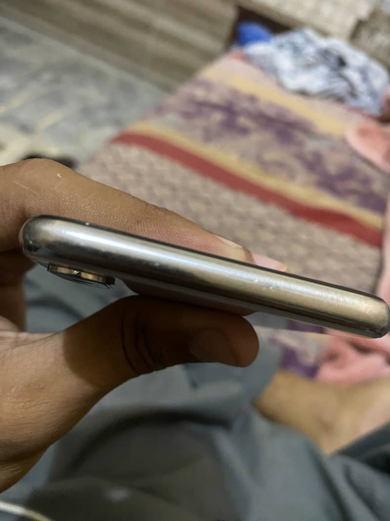 Apple iPhone X 3