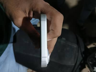Apple iPhone 16