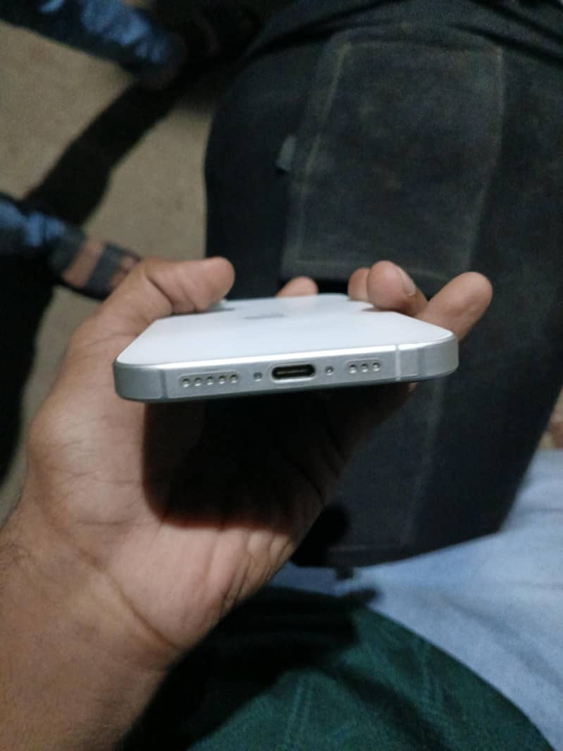 Apple iPhone 16 1