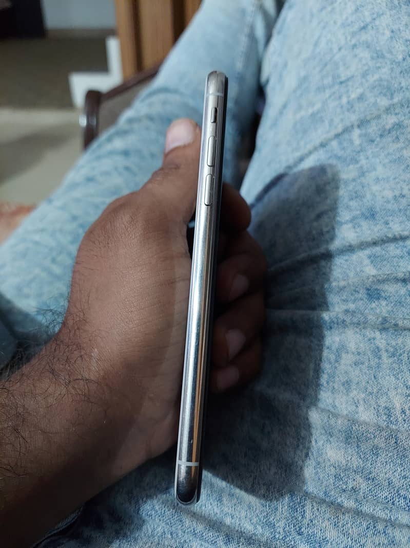 Apple iPhone X 3