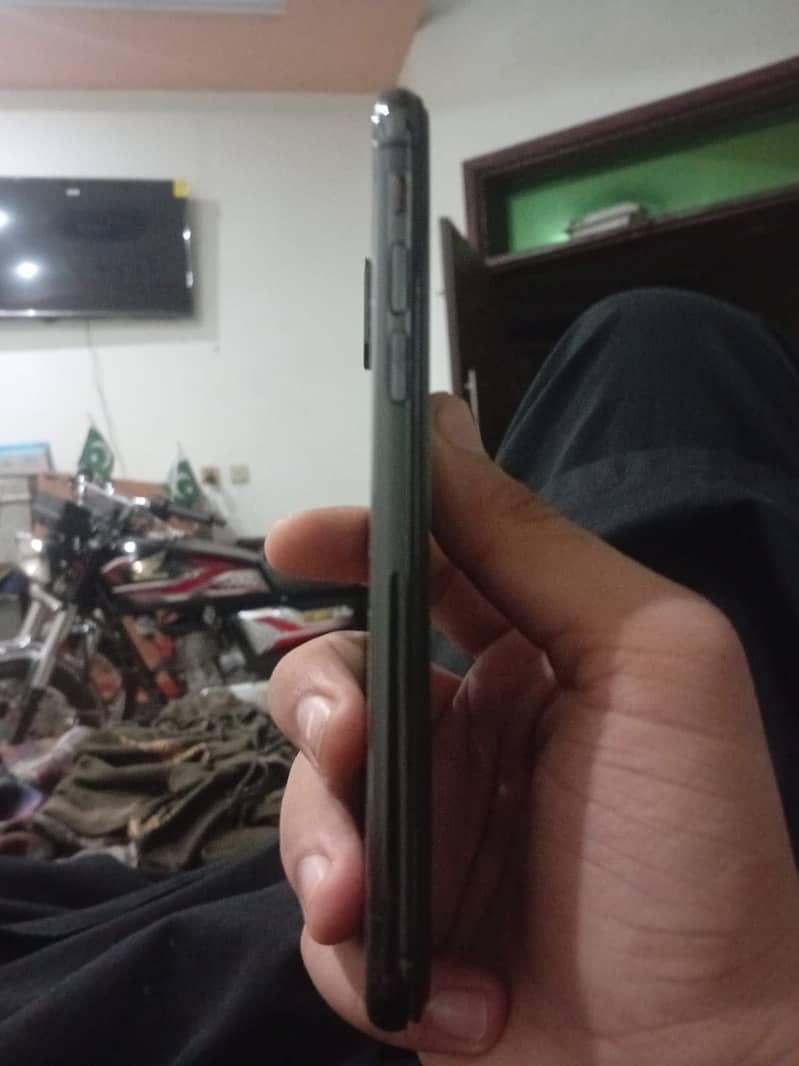 Apple iPhone X 4