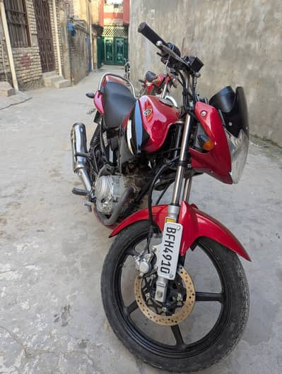 Yamaha YBR 125 model : 2018 Color : Red fully modified