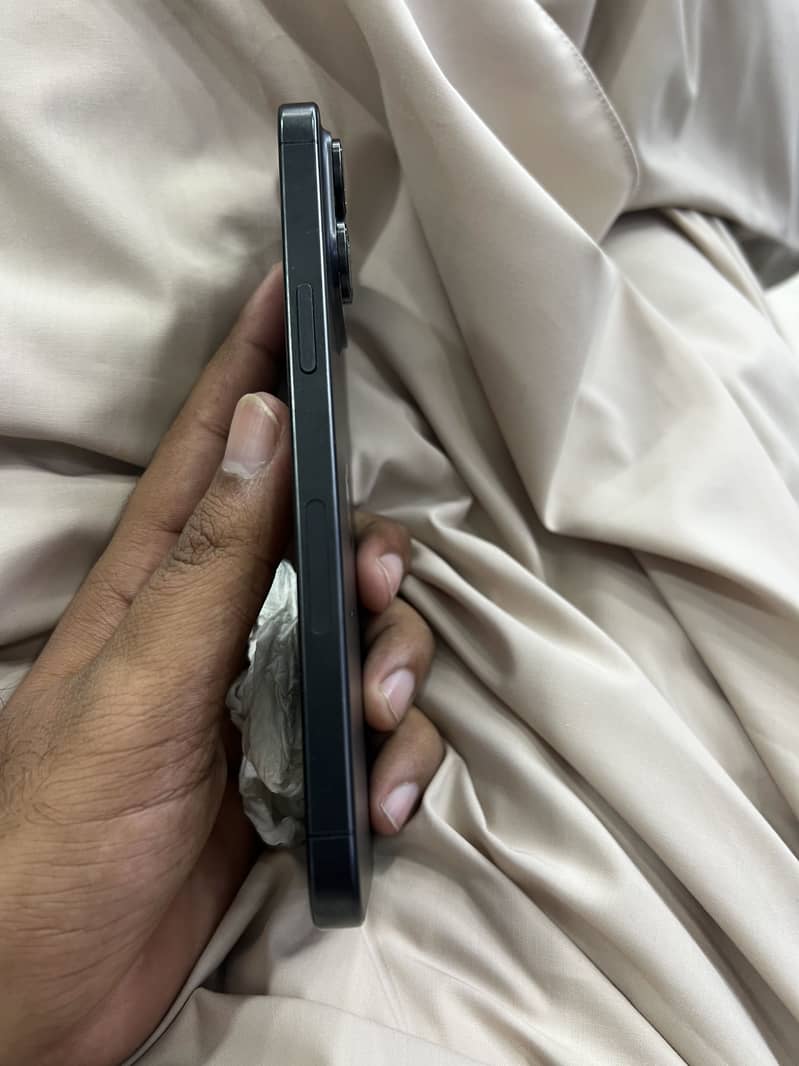 Apple iPhone 15 Pro Max 3