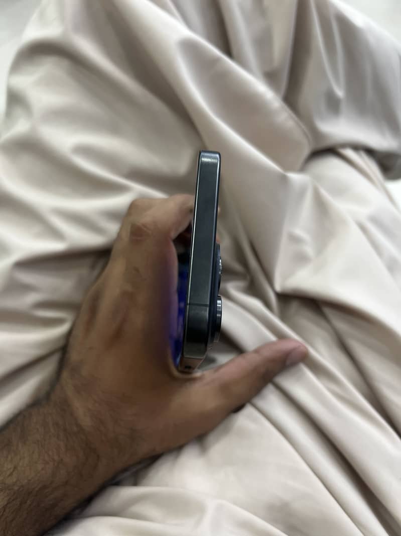 Apple iPhone 15 Pro Max 4