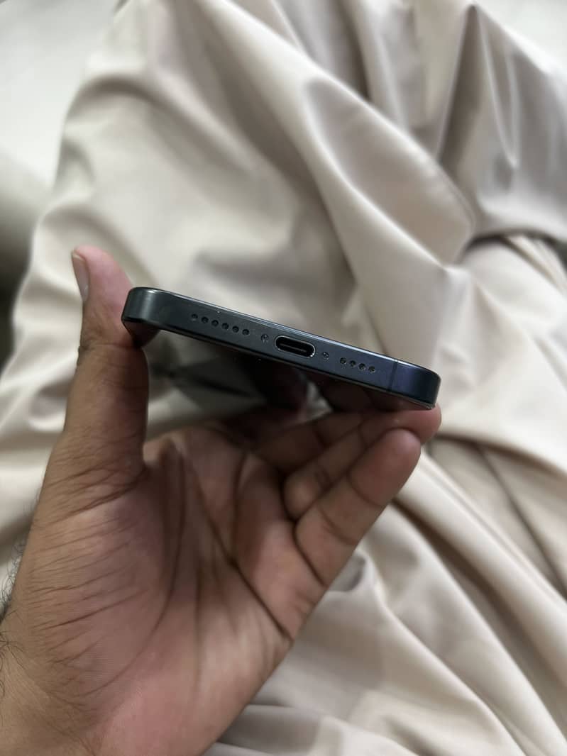 Apple iPhone 15 Pro Max 5