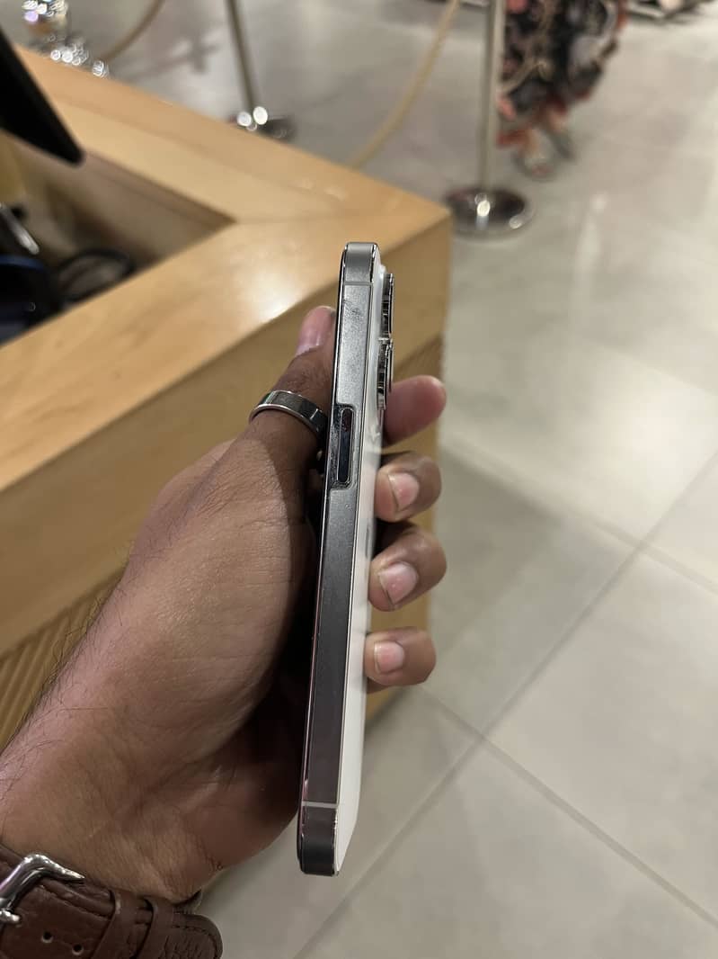Apple iPhone 14 Pro 0