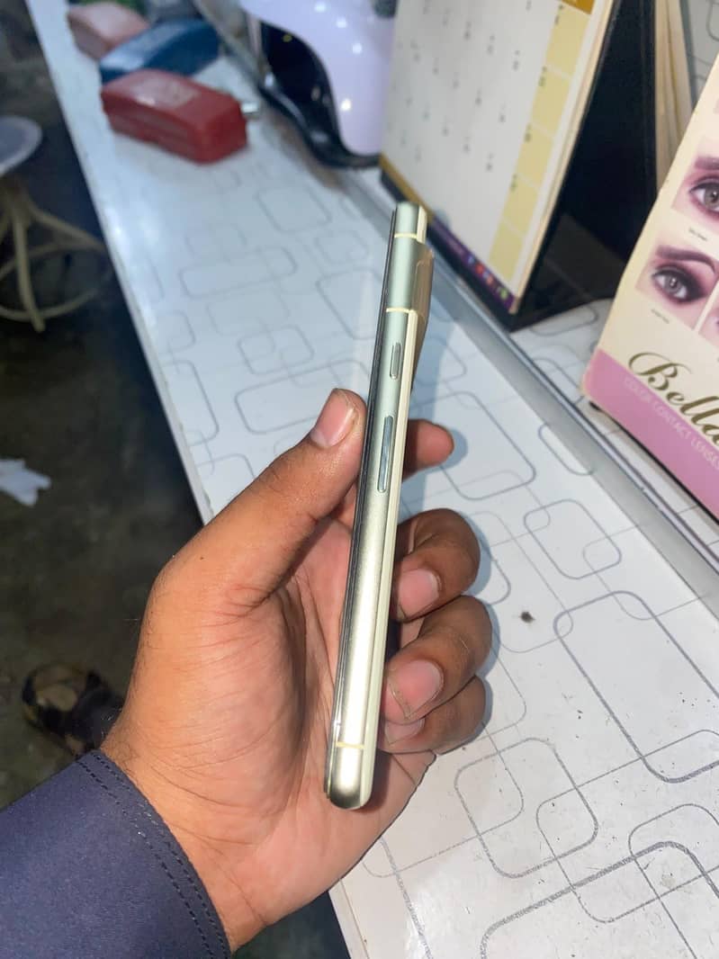Google Pixel 7 4