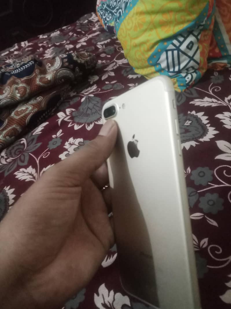 Apple iPhone 7 Plus 2