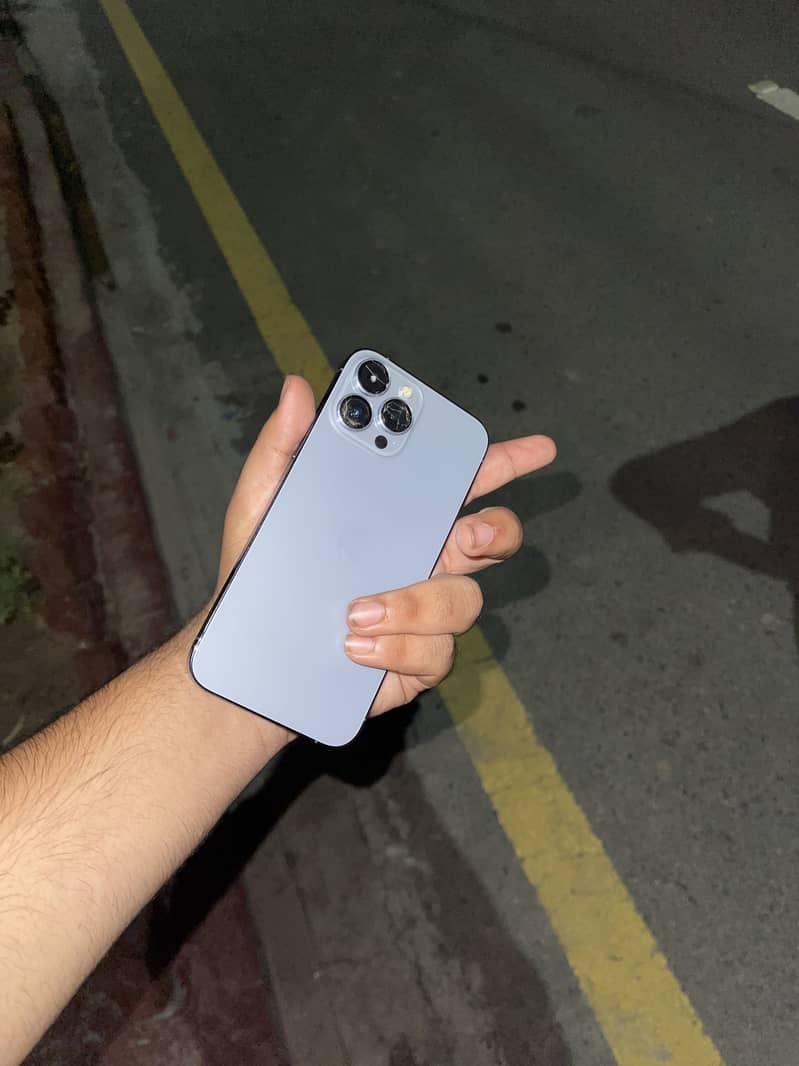 Apple iPhone 13 Pro Max 3