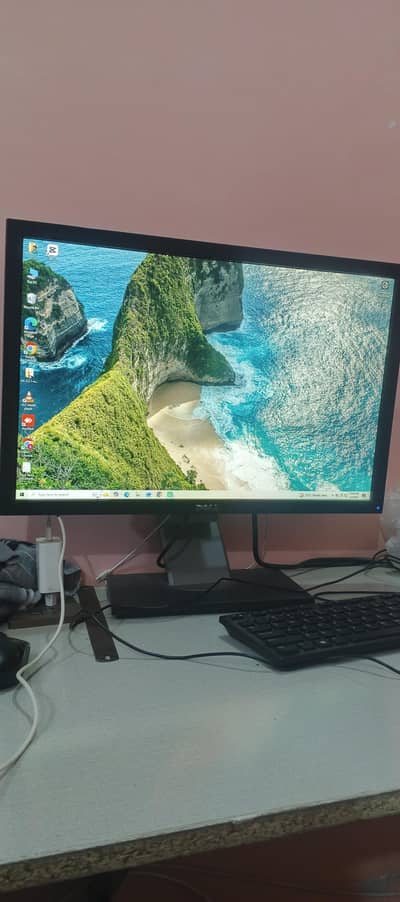 Dell P2210 22" LCD Monitor | 1680×1050 | VGA/DVI/DisplayPort | USB