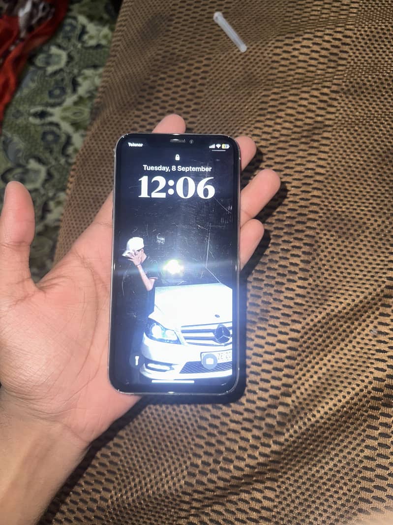 Apple iPhone X 4