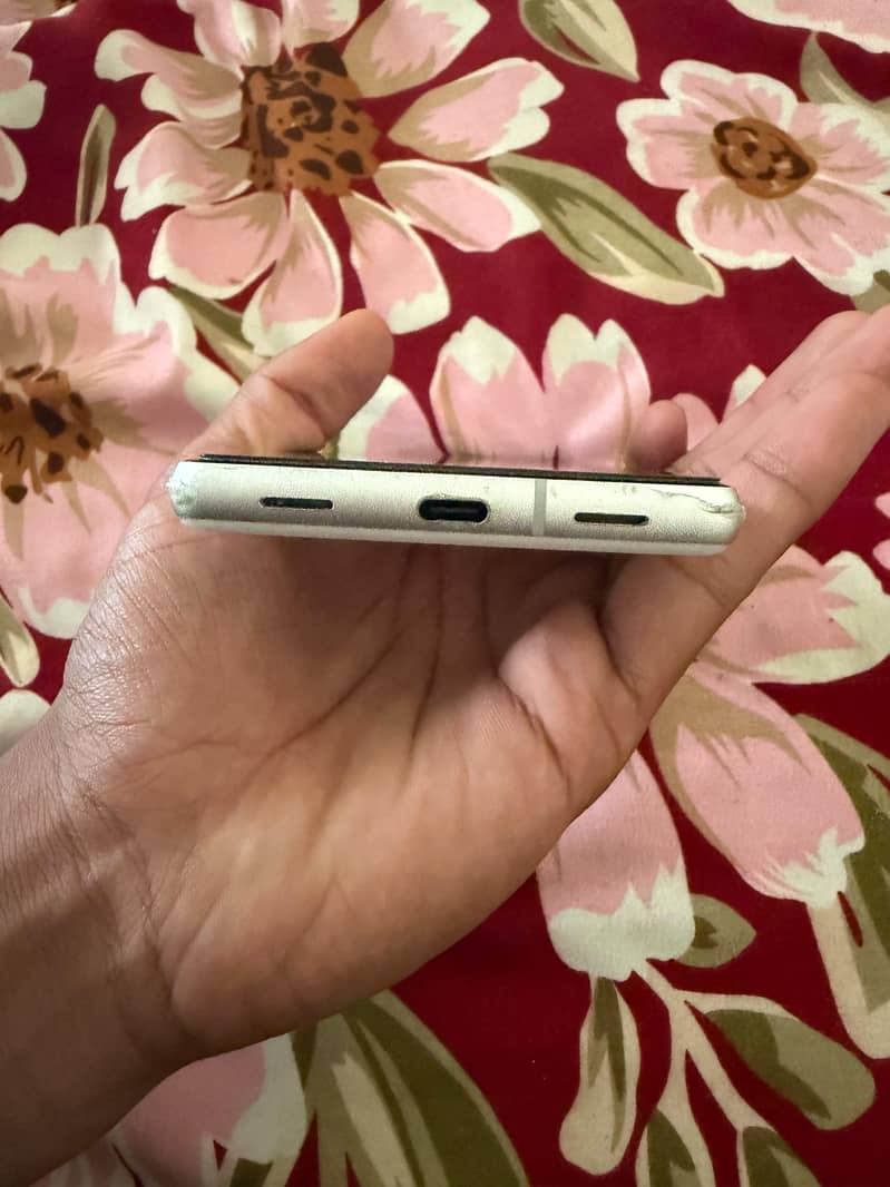 Google Pixel 7a 5
