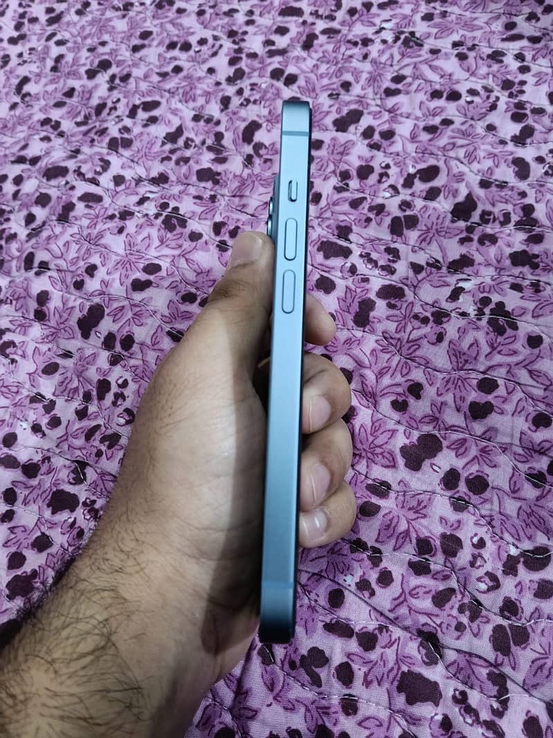 iPhone 14 4