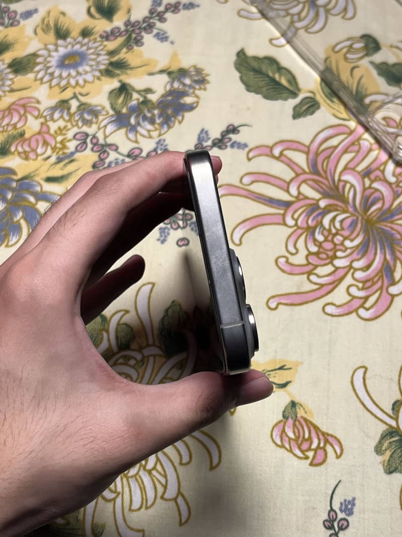 Apple iPhone 15 Pro Max 4