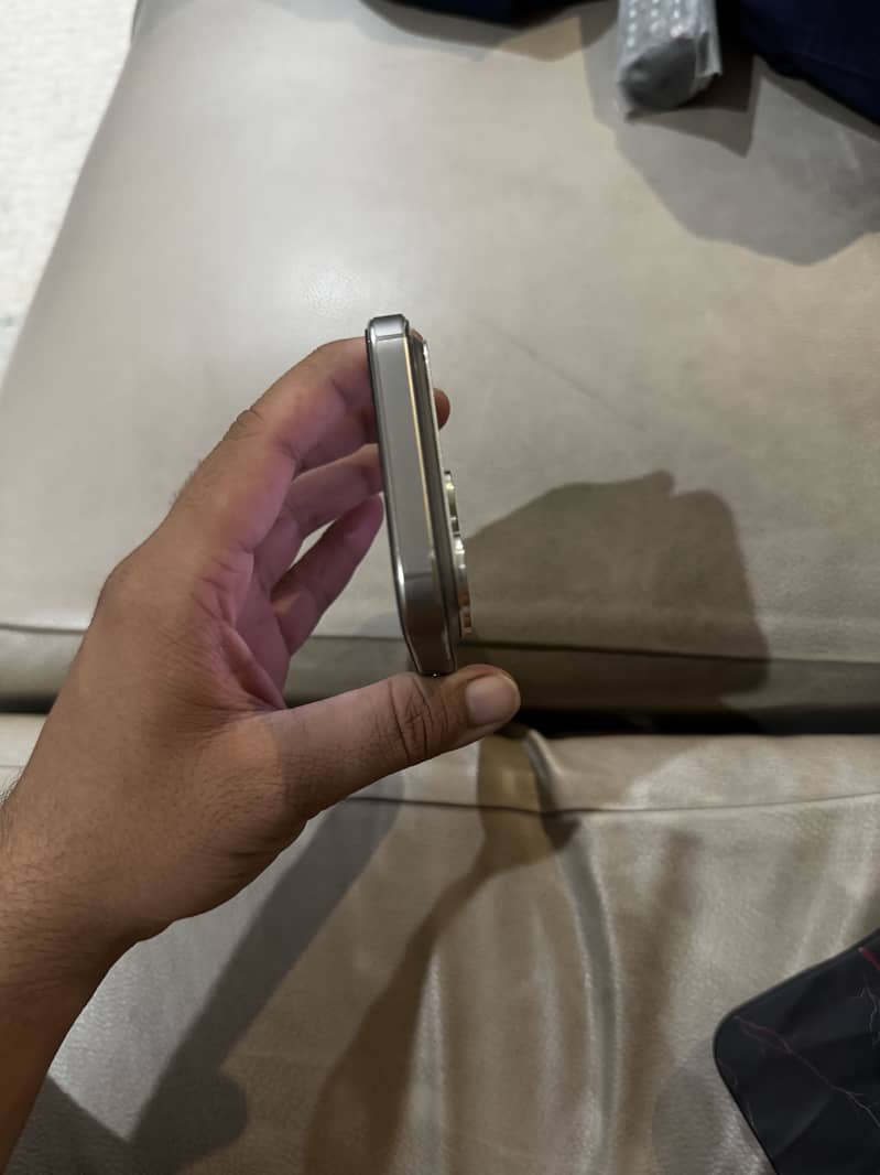 iPhone 16 Pro 2