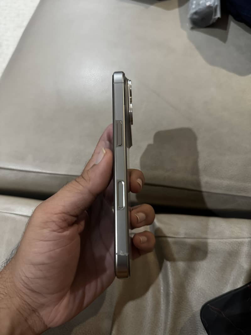 iPhone 16 Pro 3