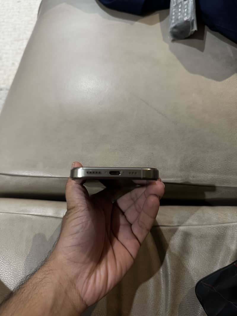 iPhone 16 Pro 4