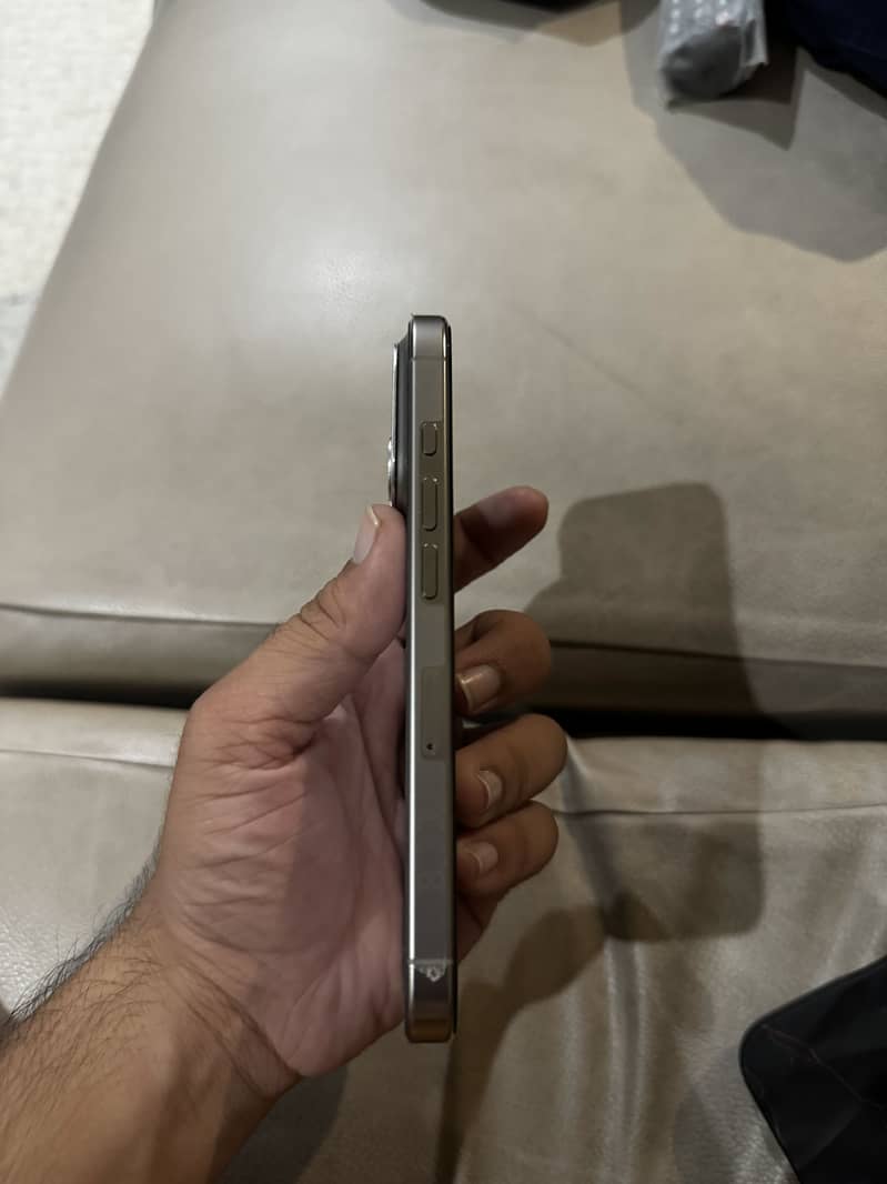 iPhone 16 Pro 5