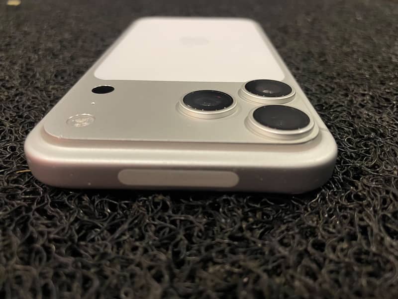 Apple iPhone 17 Pro Max 2