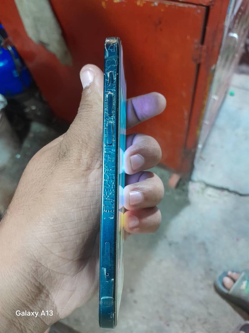 Apple iPhone 12 1