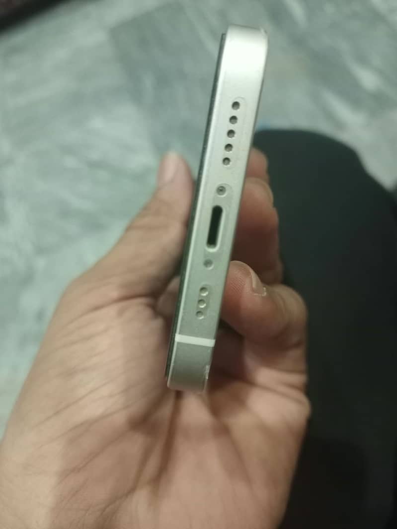 Apple iPhone 12 4