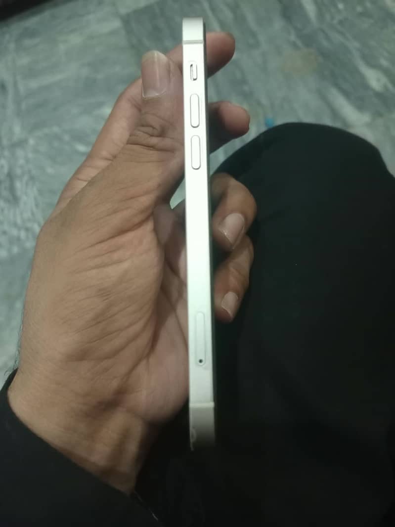 Apple iPhone 12 6