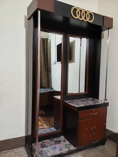 dressing table