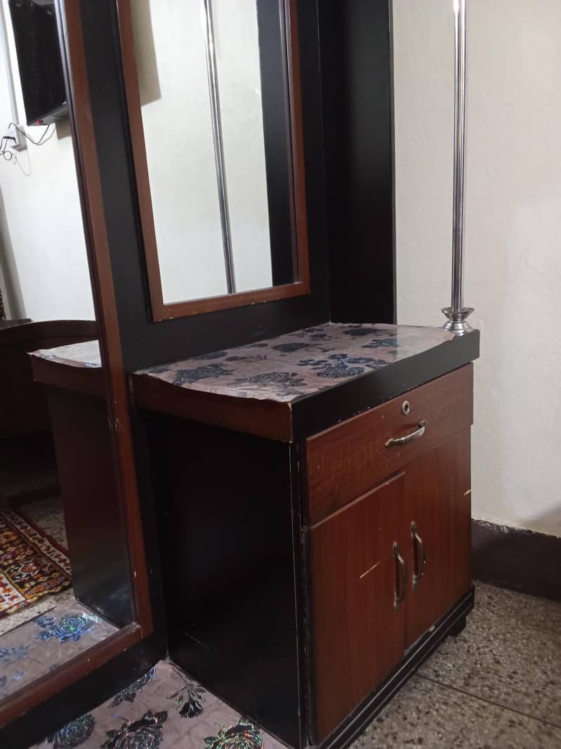 dressing table 2