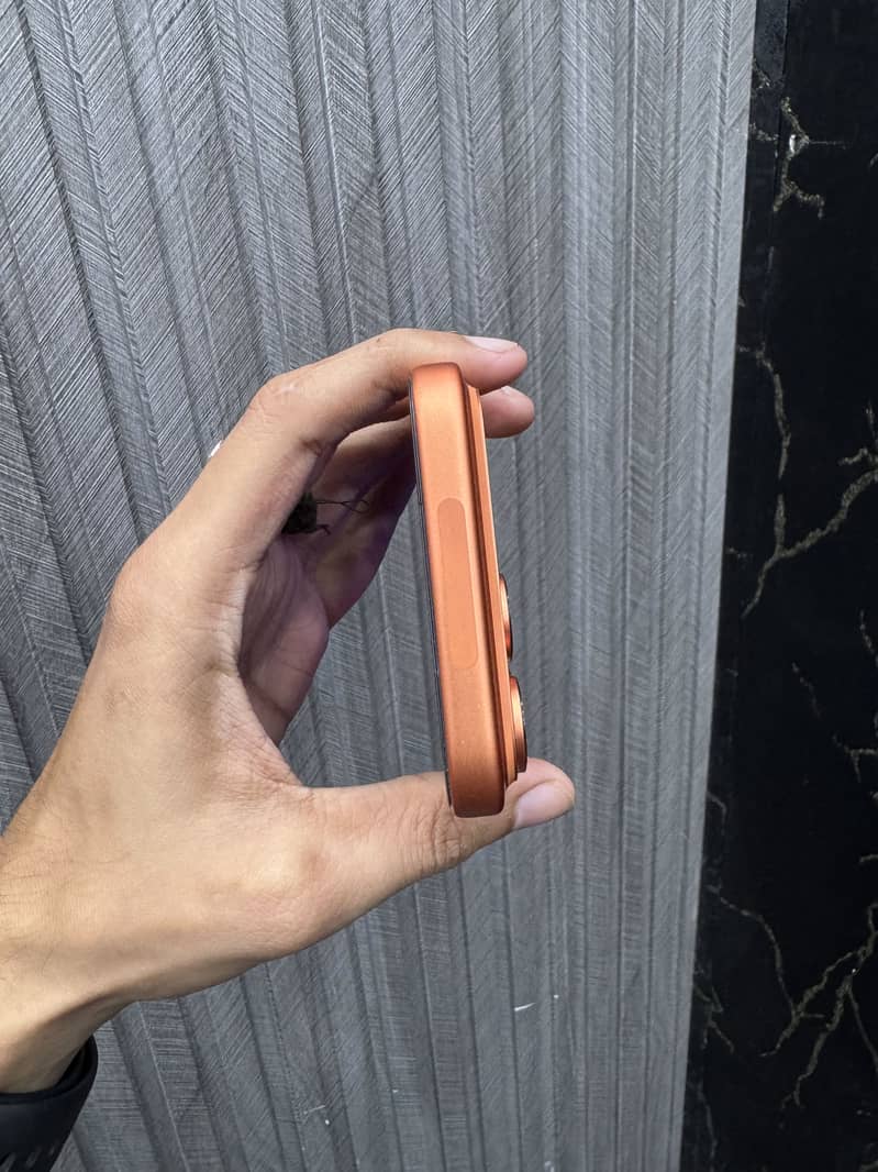 iPhone 17 Pro Max 4