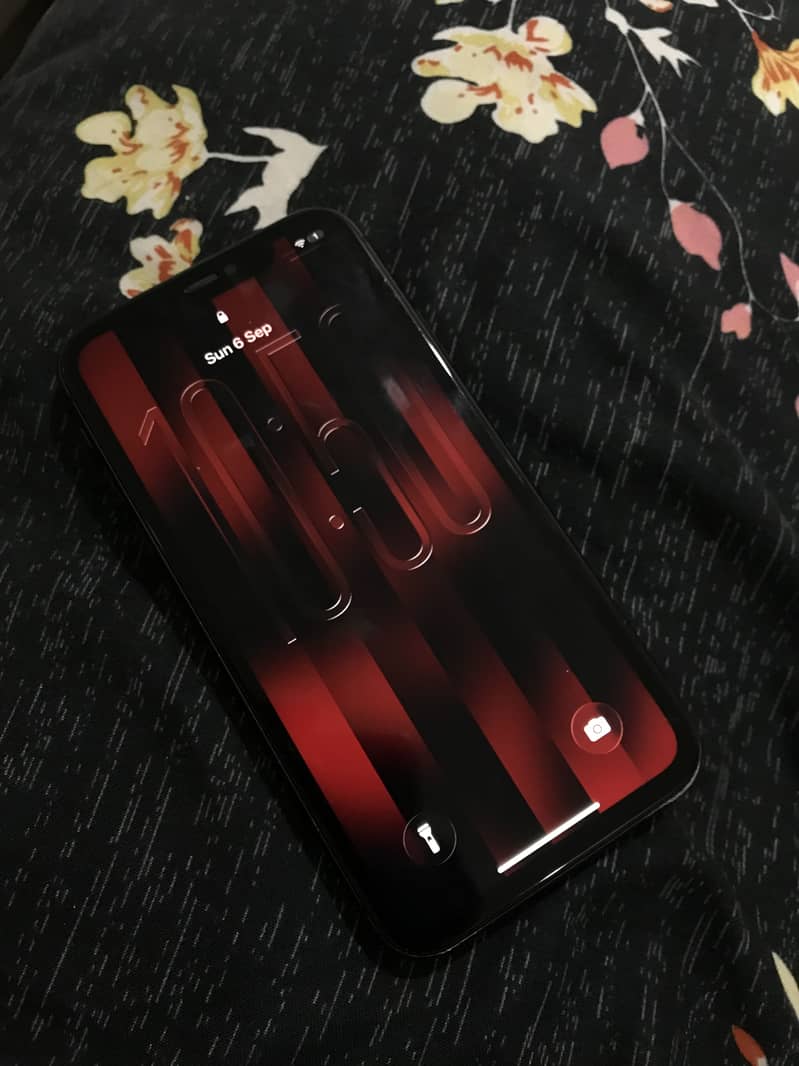 iPhone 11 mint condition 2