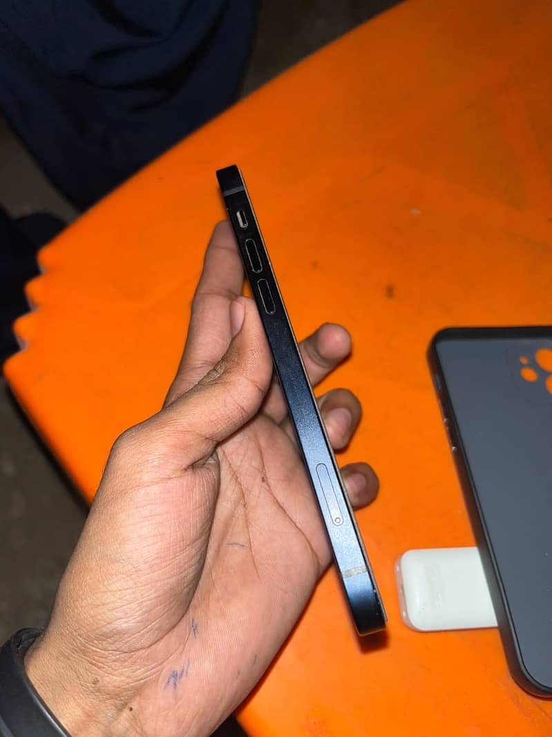 Apple iPhone 12 1