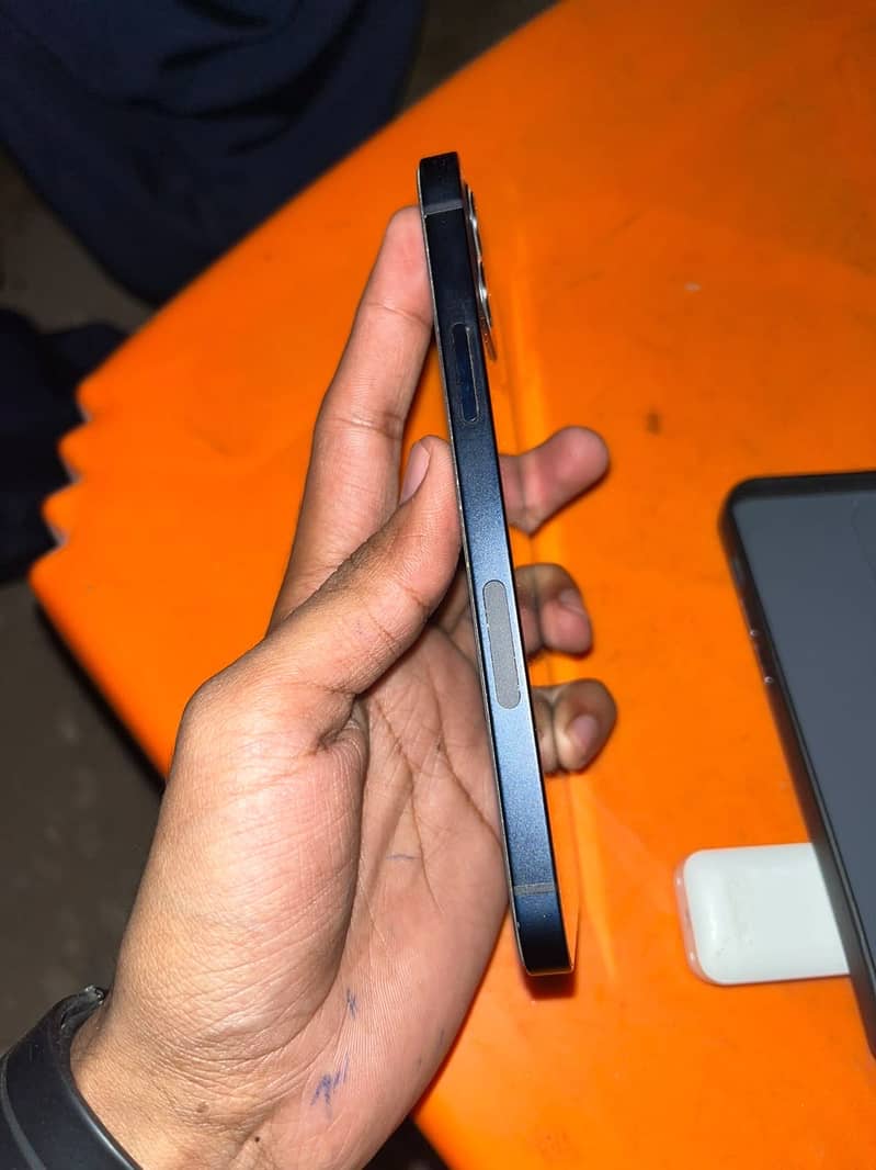Apple iPhone 12 2