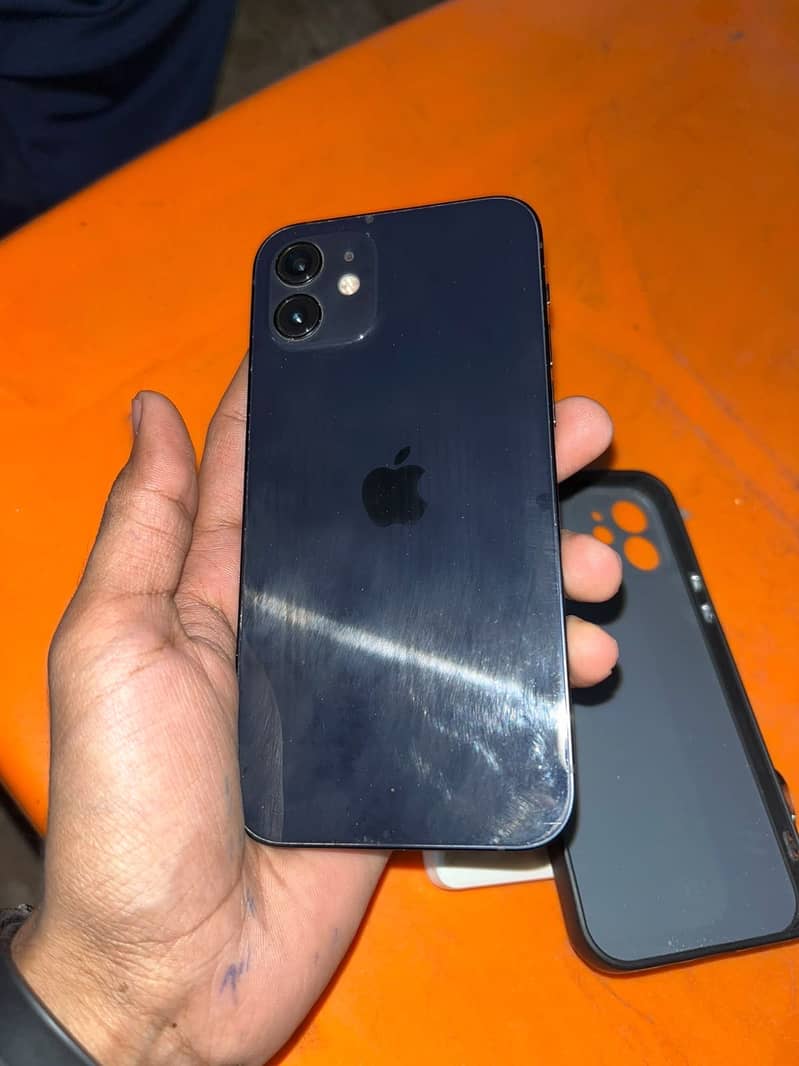 Apple iPhone 12 3